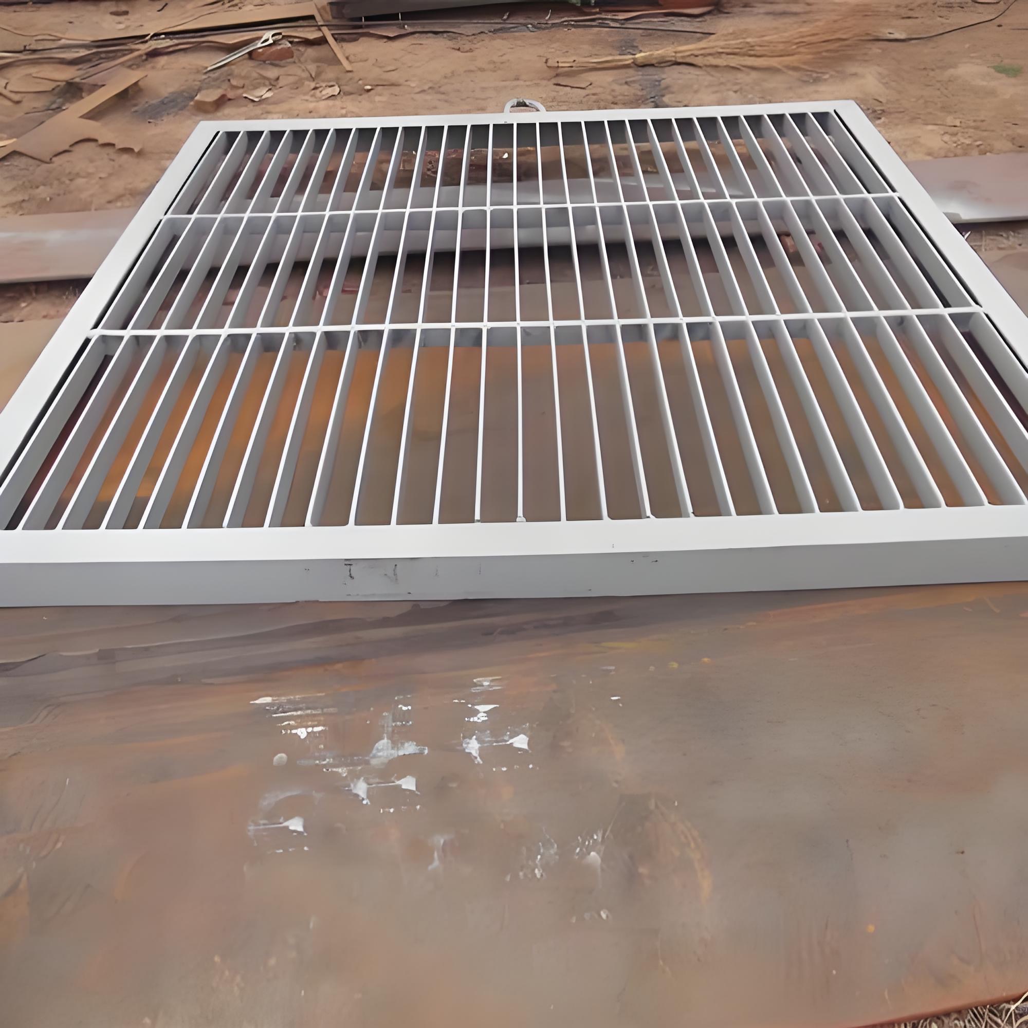 Fabricated steel trash rack panel